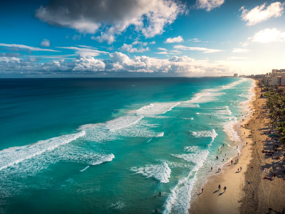 Bucură-te de plajele paradisiace și aventura acvatică în Cancun, Mexic